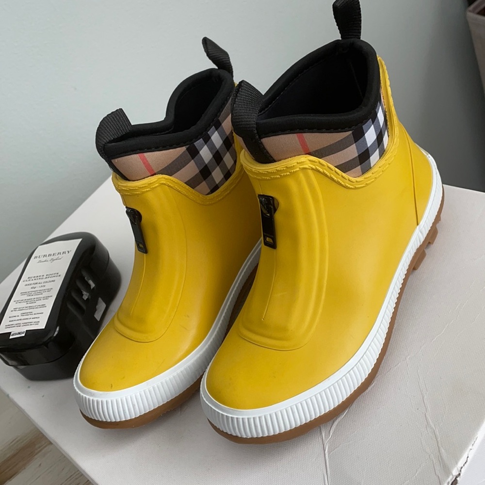 EUC - Burberry Rainboots - Size 29 - Worn Once
